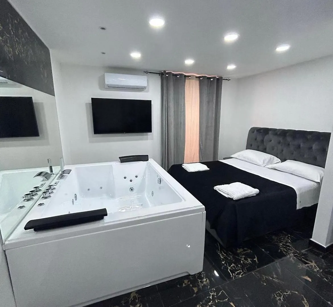 Valentino Luxury Suites Naples Italy