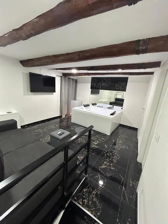 Valentino Luxury Suites Naples 0*,