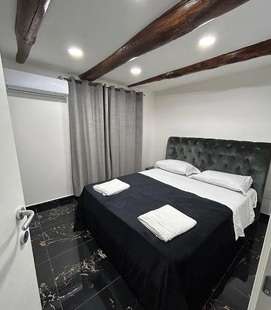 Valentino Luxury Suites Naples Apartment